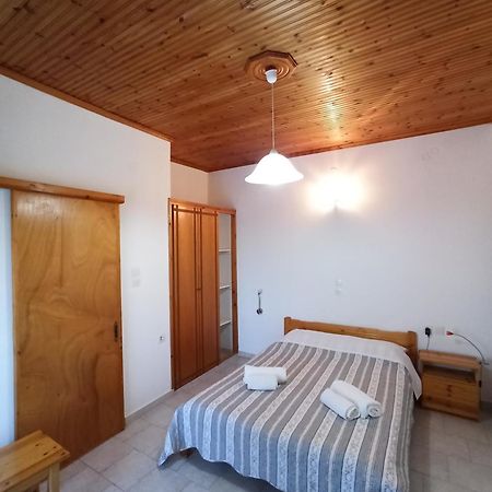 Theodore Apartments Захаро Екстериор снимка