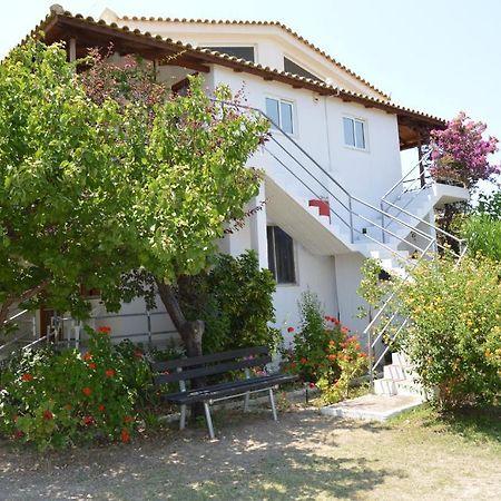 Theodore Apartments Захаро Стая снимка
