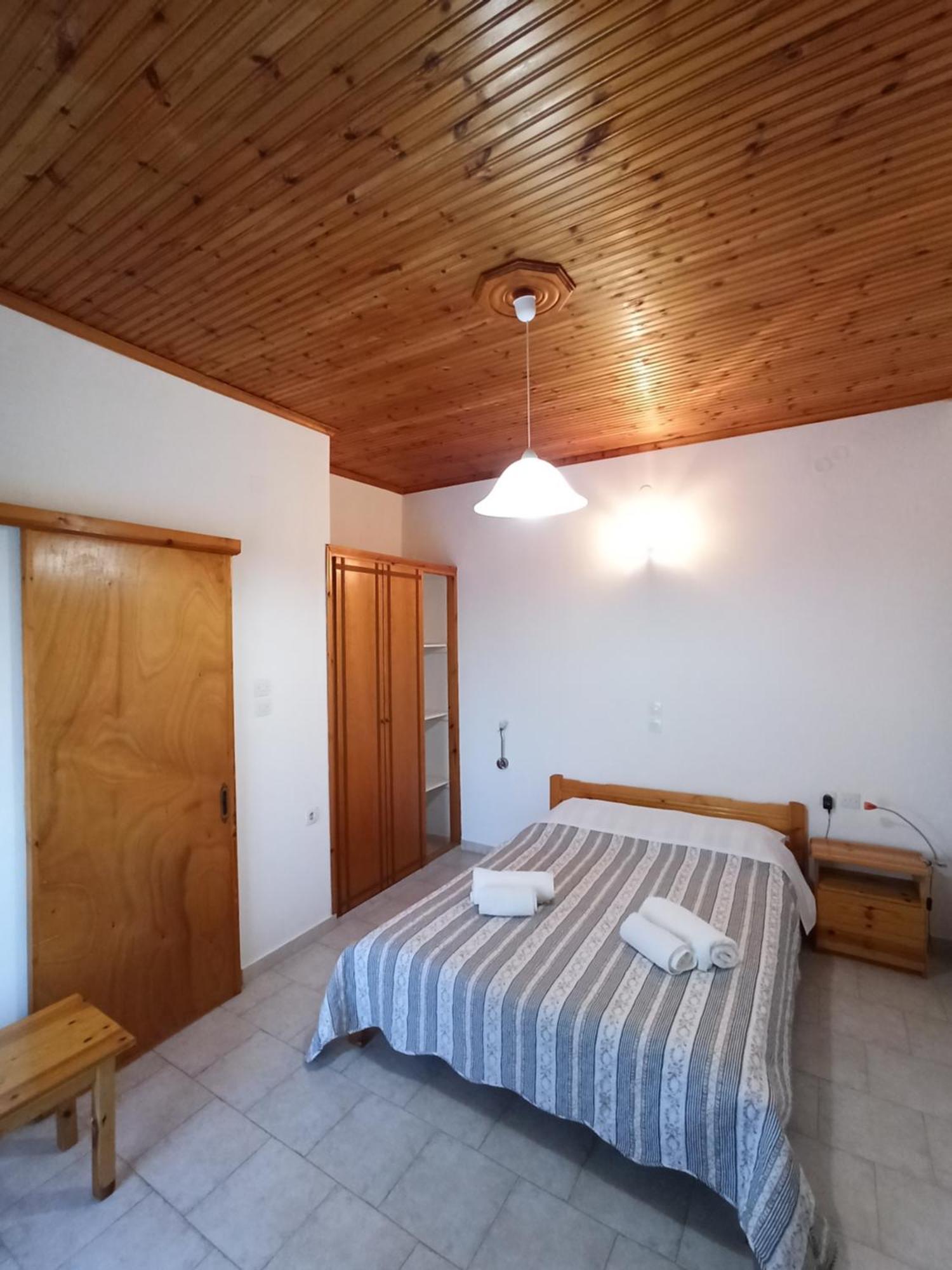 Theodore Apartments Захаро Екстериор снимка