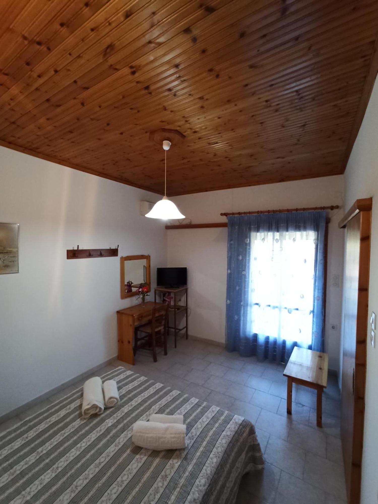 Theodore Apartments Захаро Екстериор снимка