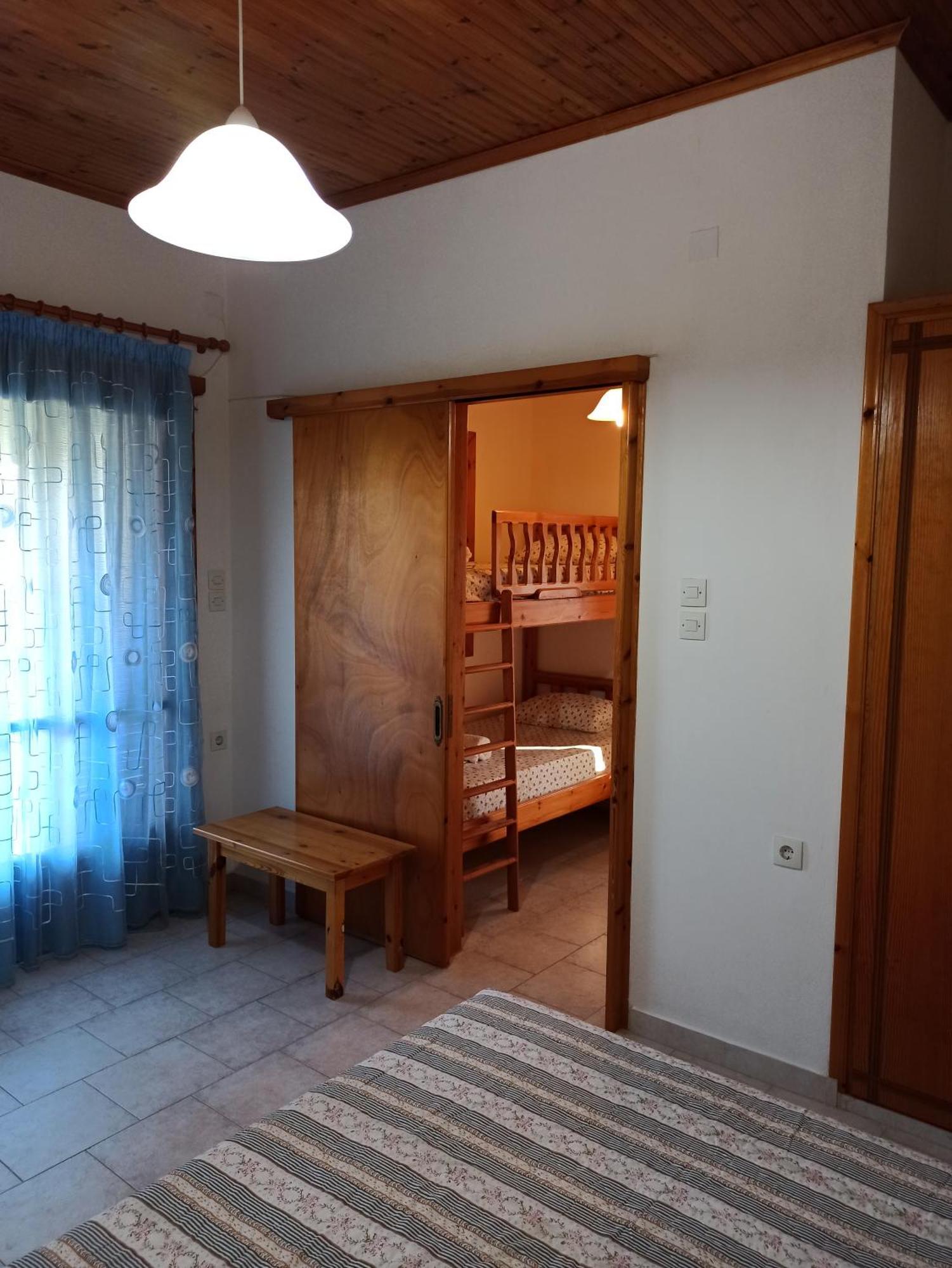 Theodore Apartments Захаро Екстериор снимка