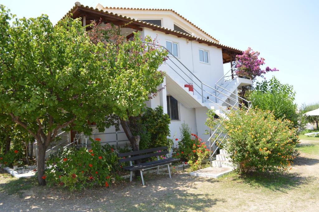 Theodore Apartments Захаро Стая снимка