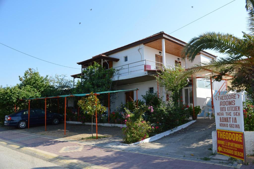 Theodore Apartments Захаро Стая снимка